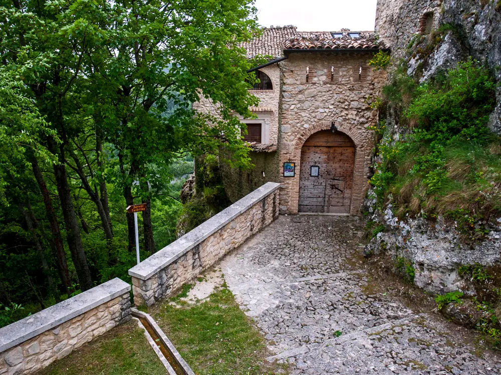 Madonna dell’Altare – escursione sul sentiero dei monaci slide